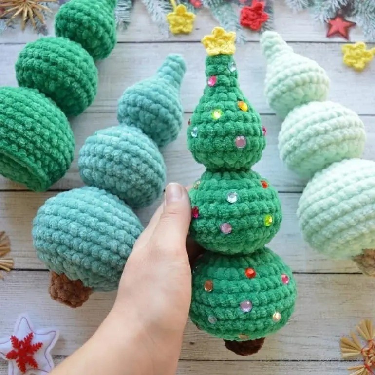 How to Crochet a Cute Plush Christmas Tree (Step-by-Step Amigurumi Guide)
