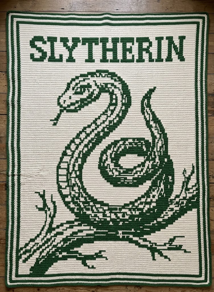 Serpent House Crest Emerald & Silver Mosaic Crochet Blanket Pattern